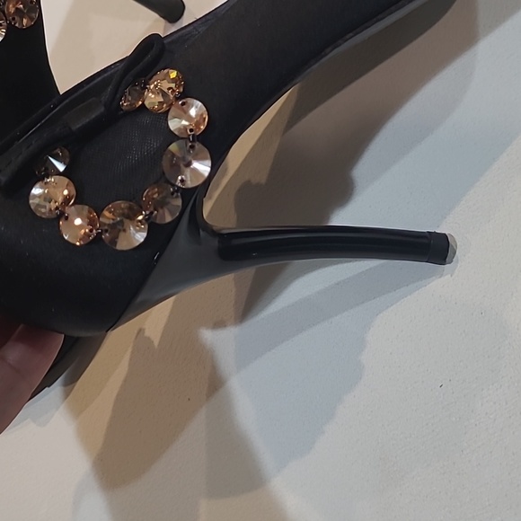LOUIS VUITTON SATIN HEELS - Picture 16 of 17